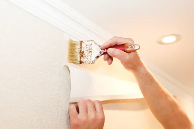 Pose de papier peint à Éguilles — revêtements muraux et toiles de verre